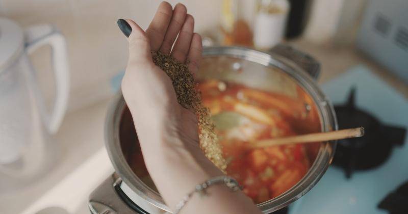 4 Tips Bikin Hasil Masakan Lebih Gurih, Tanpa Penyedap Rasa!